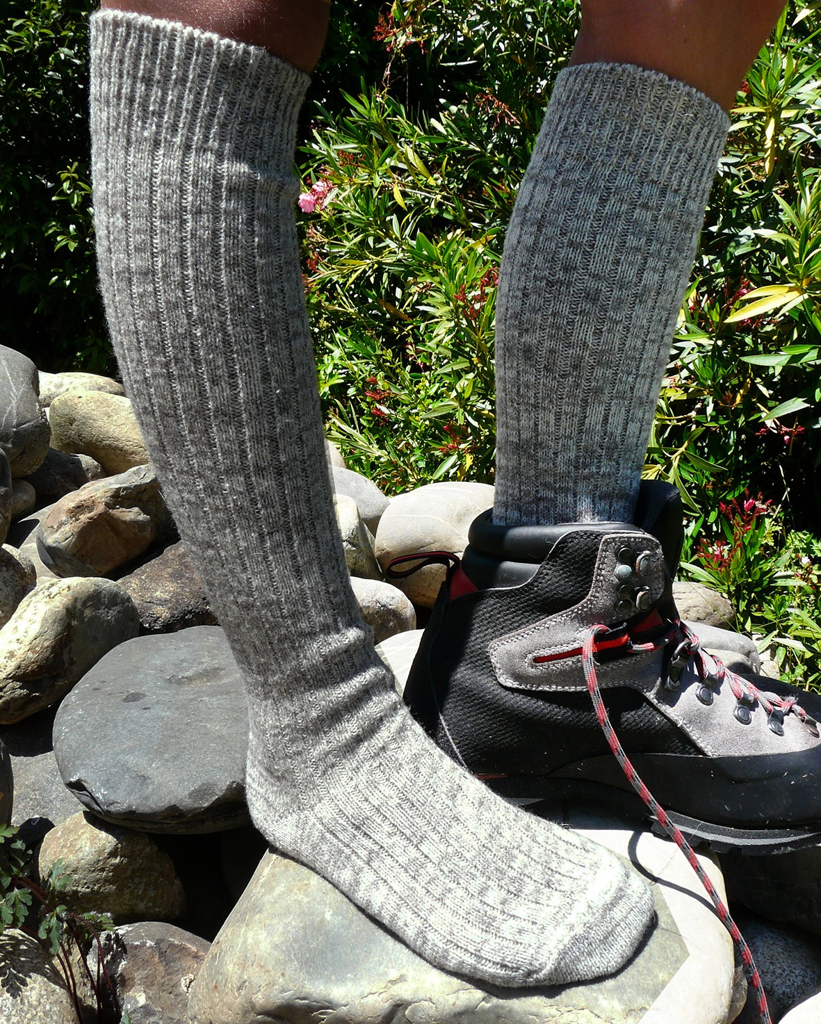 chaussettes rando longues en laine des Pyrénées